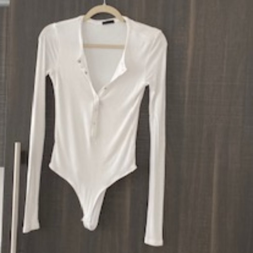 ATM Anthony Thomas Melilo white cotton long sleeve henley snap bodysuit